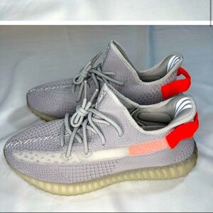 Yeezy Boost 350 Tail Light Size 11 Used Great Condition